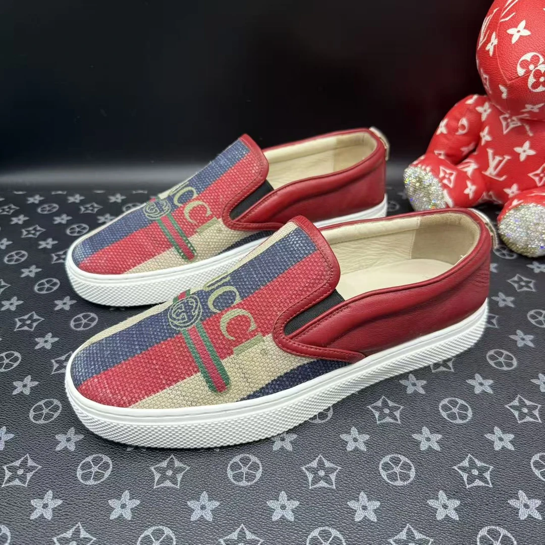 95新 GUCCI/古驰 男士彩色条纹腰带印花一脚蹬41欧码 ddm3329