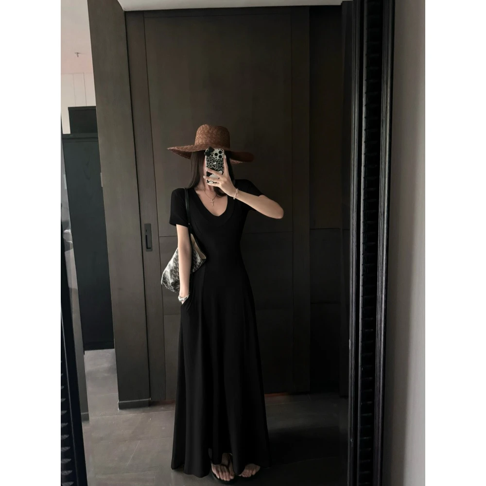 法式小众设计感V领赫本风短袖连衣裙女绝美高腰显瘦气质大摆裙子