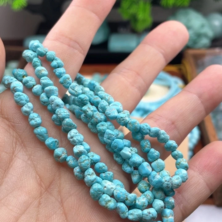 绿松石颈饰未镶嵌