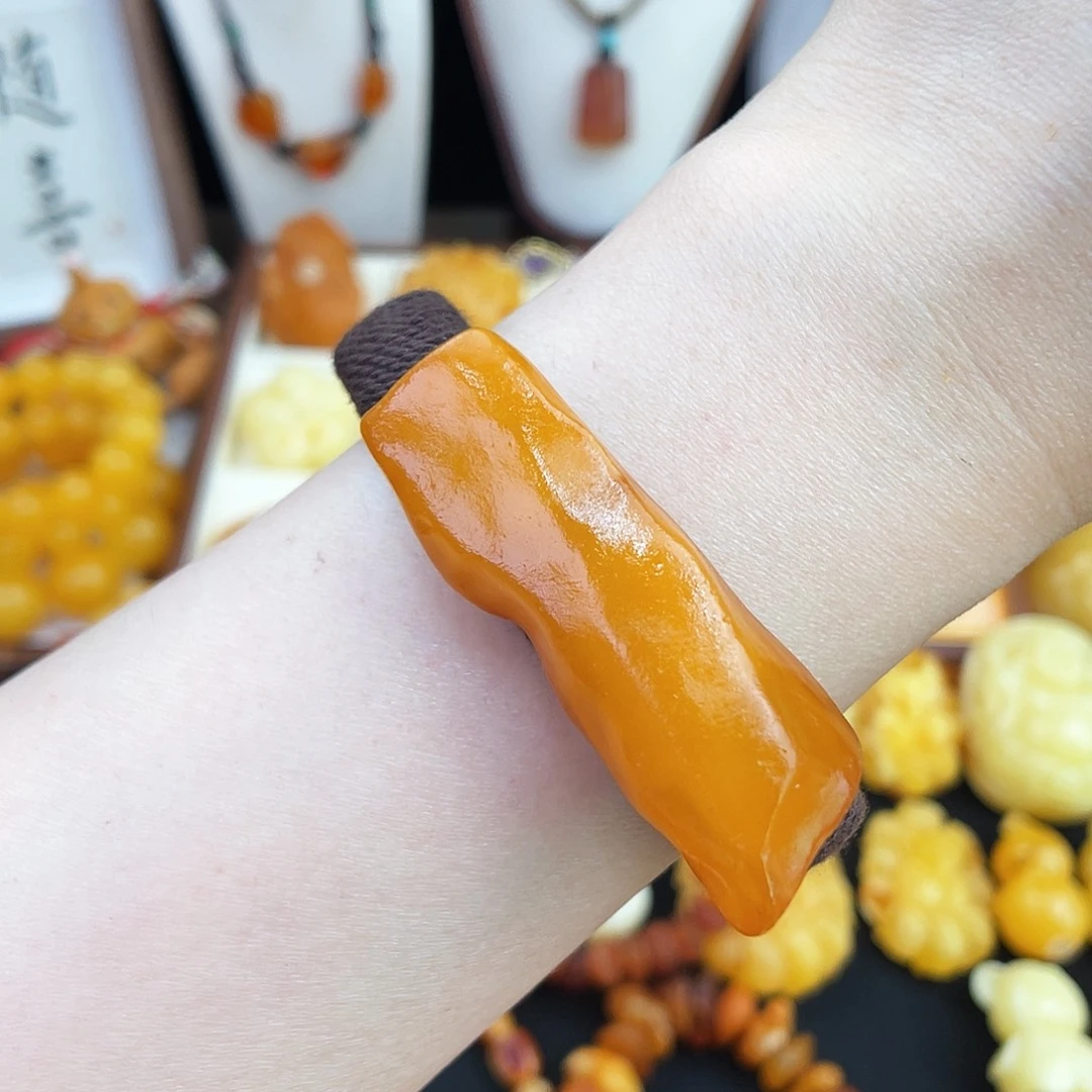 未镶嵌琥珀珠宝奇石