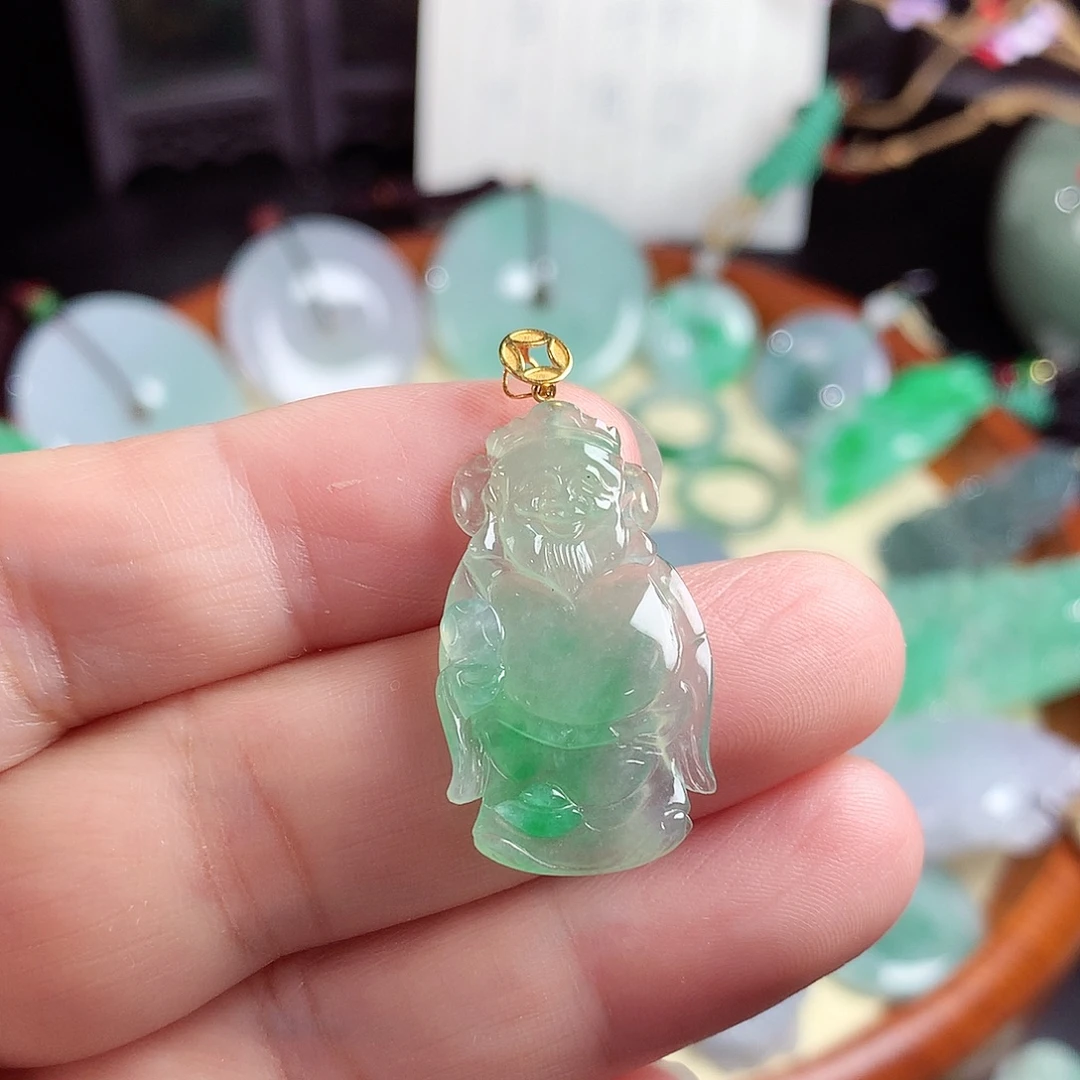 颈饰18K金镶嵌翡翠吊坠