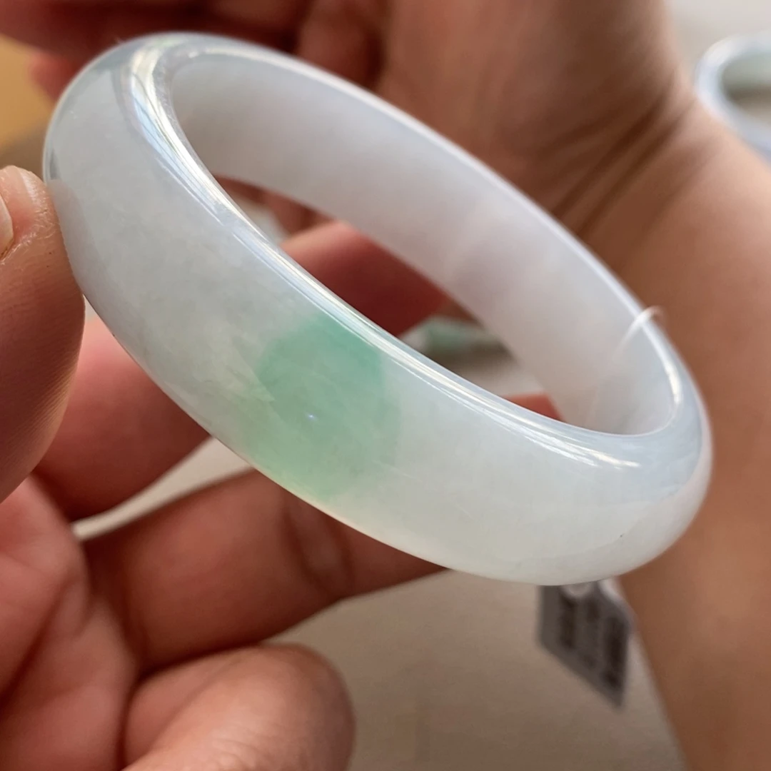 翡翠手镯未镶嵌天然翡翠手镯