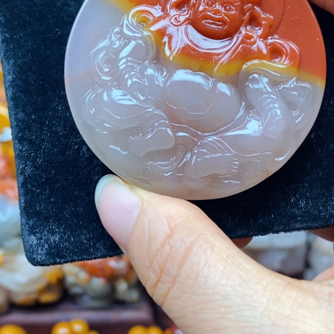 未镶嵌石英质玉（黄龙玉）颈饰