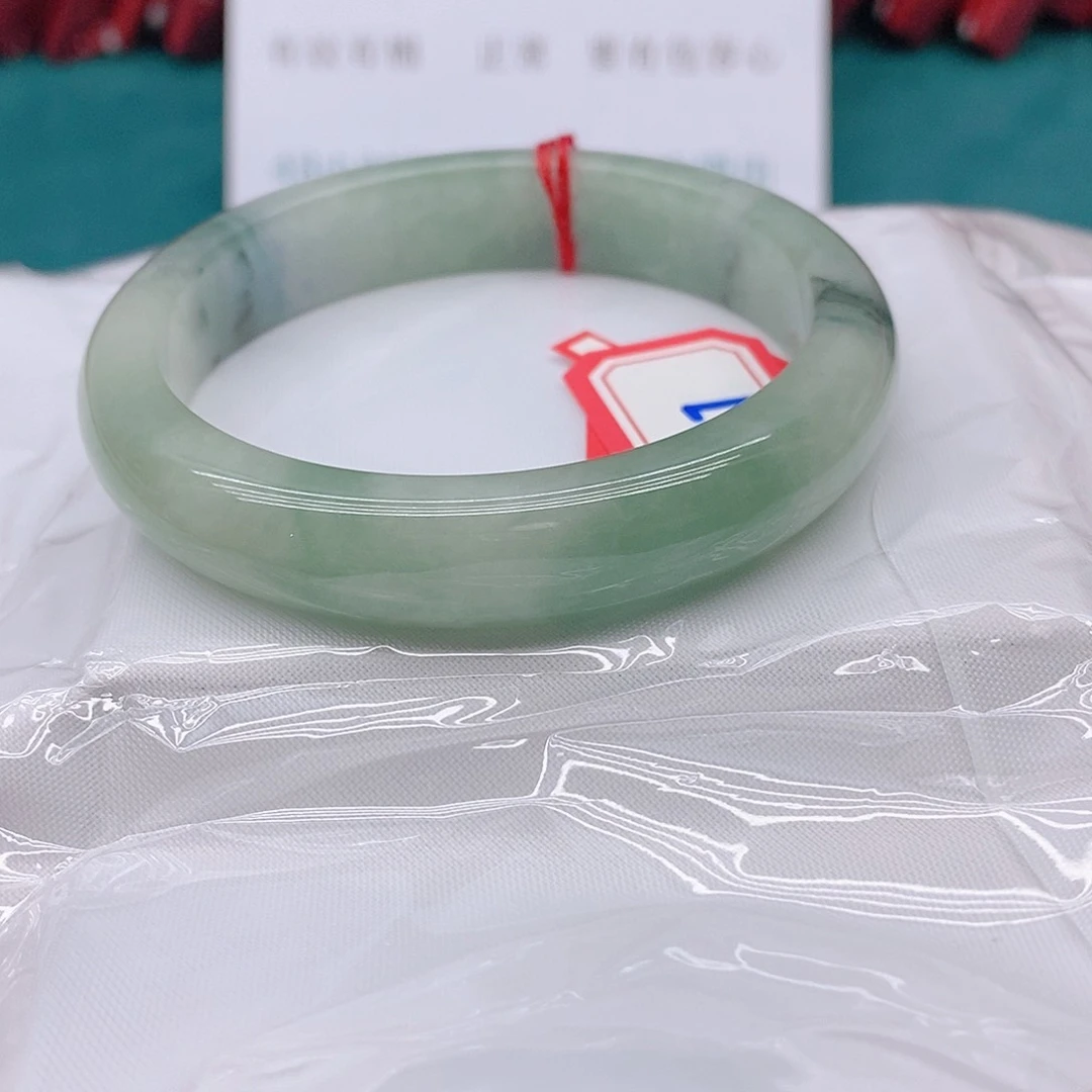 翡翠手镯未镶嵌小**?9777777777