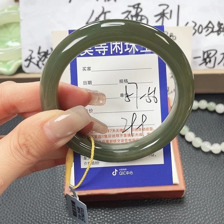 和田玉未镶嵌手镯