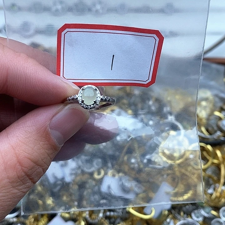 翡翠未镶嵌戒指01
