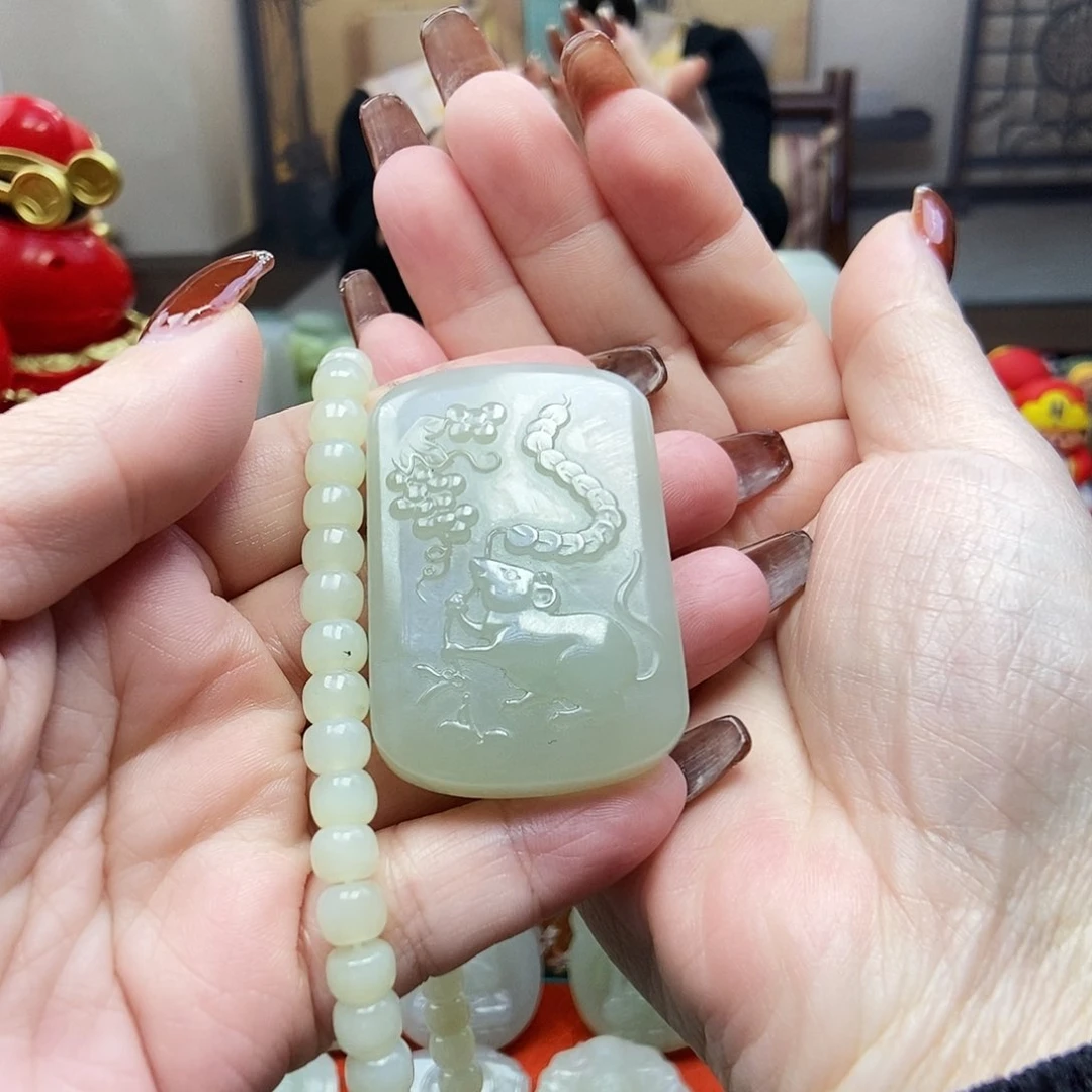 颈饰未镶嵌和田玉雪*