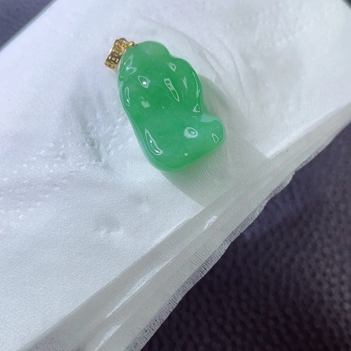 翡翠颈饰18K金镶嵌翡翠