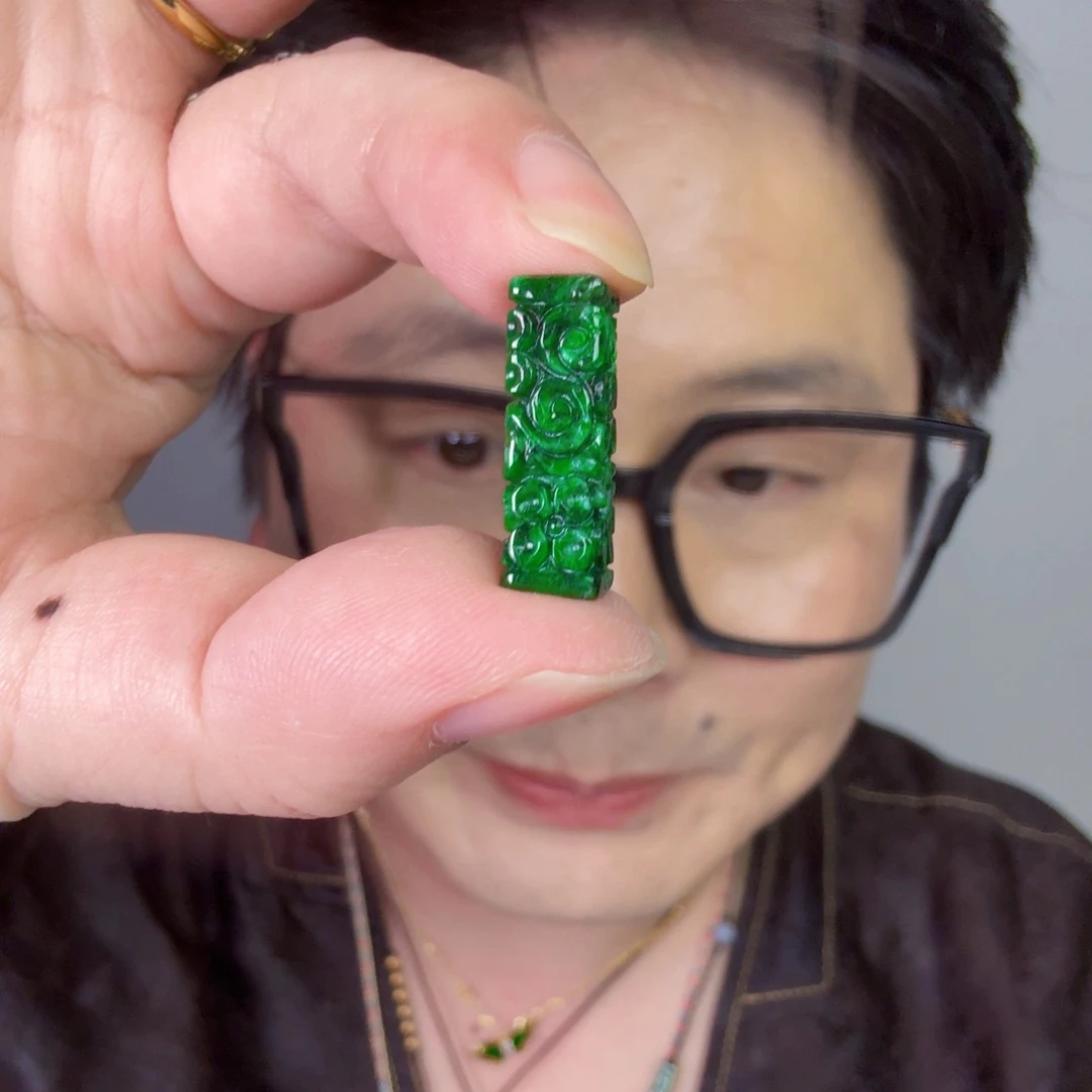 颈饰未镶嵌翡翠一件