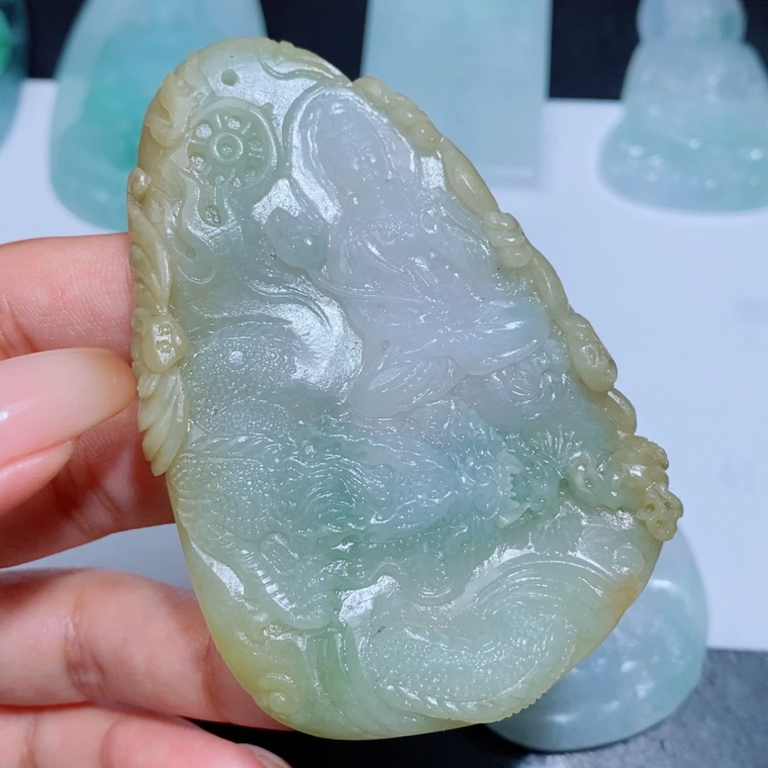 宏***男定制翡翠未镶嵌毛货翡翠挂件