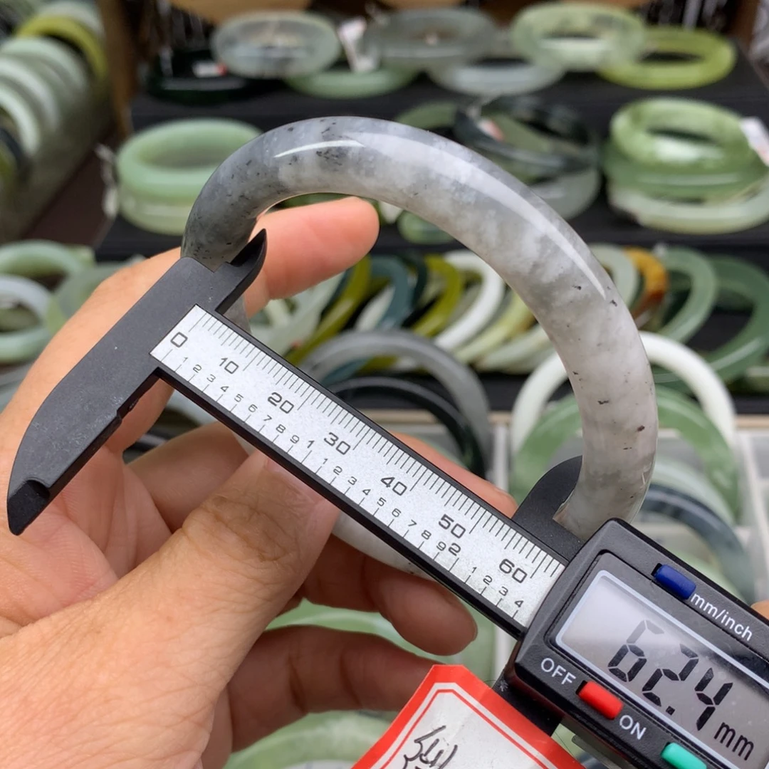 蛇纹石玉未镶嵌手镯640