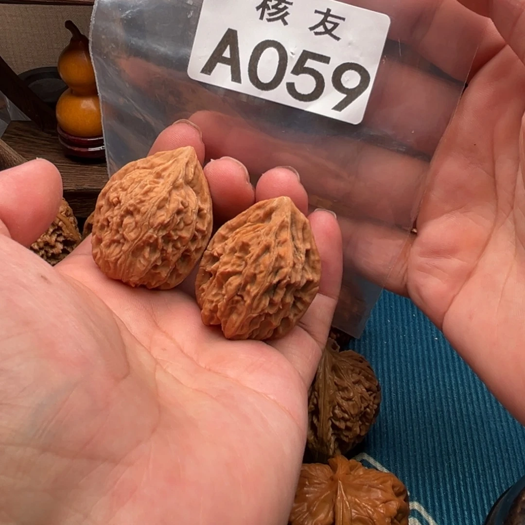 吊坠文玩核桃野生鸡心