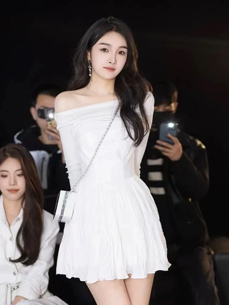 时尚韩系甜美千金风气质白色斜肩款长袖修身收腰设计感百搭连衣裙