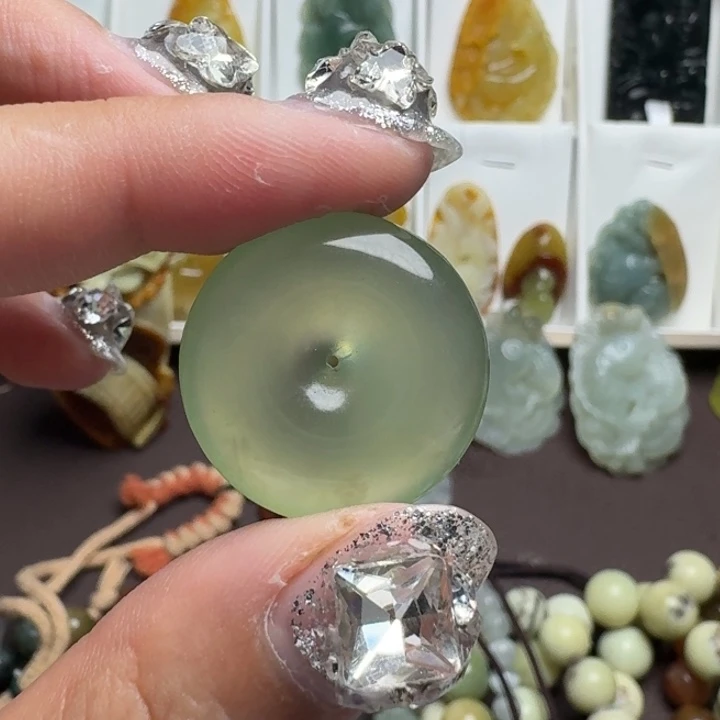 未镶嵌蛇纹石玉吊坠
