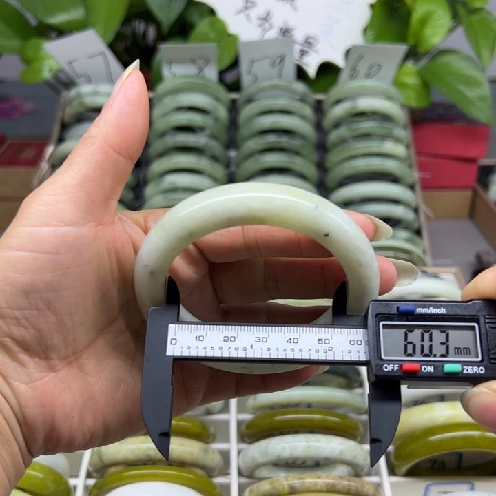 蛇纹石玉未镶嵌手镯50