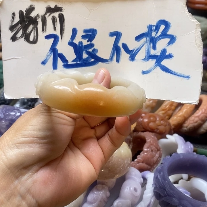 未镶嵌手镯石英质玉（佘太翠）云****～