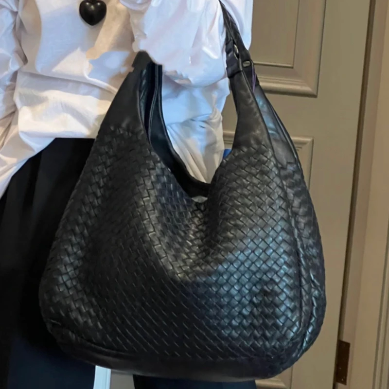 99新 BOTTEGA VENETA/葆蝶家 BV黑色编织和尚包