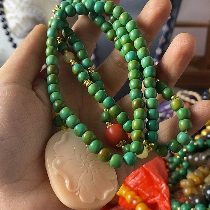 潇***树和田玉（糖玉）未镶嵌颈饰
