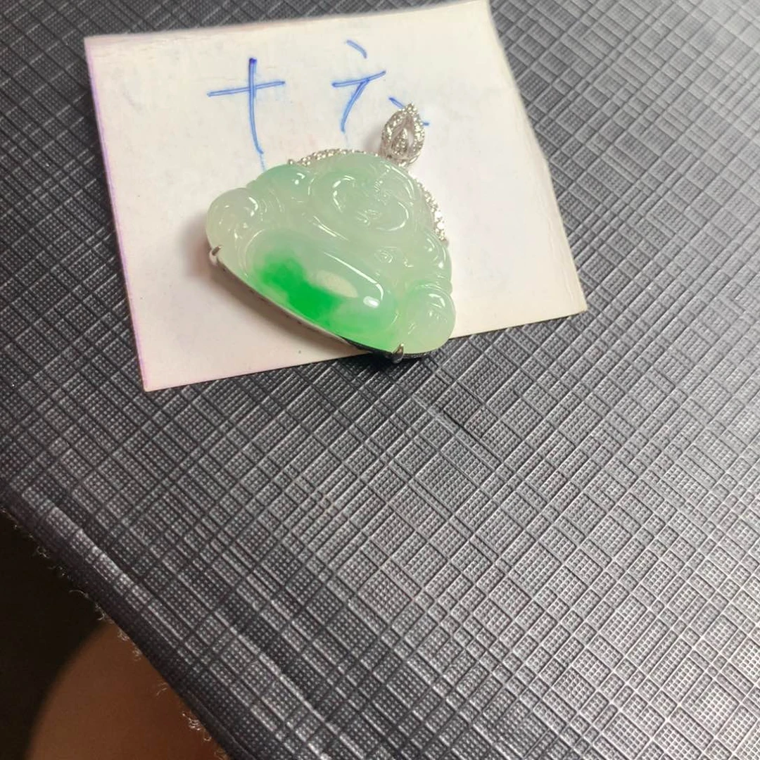 翡翠18K金镶嵌颈饰翡翠