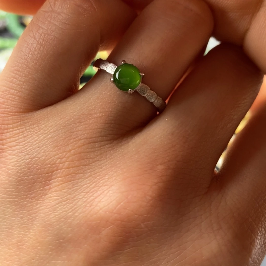 和田玉银S925镶嵌戒指俄碧辣绿戒指
