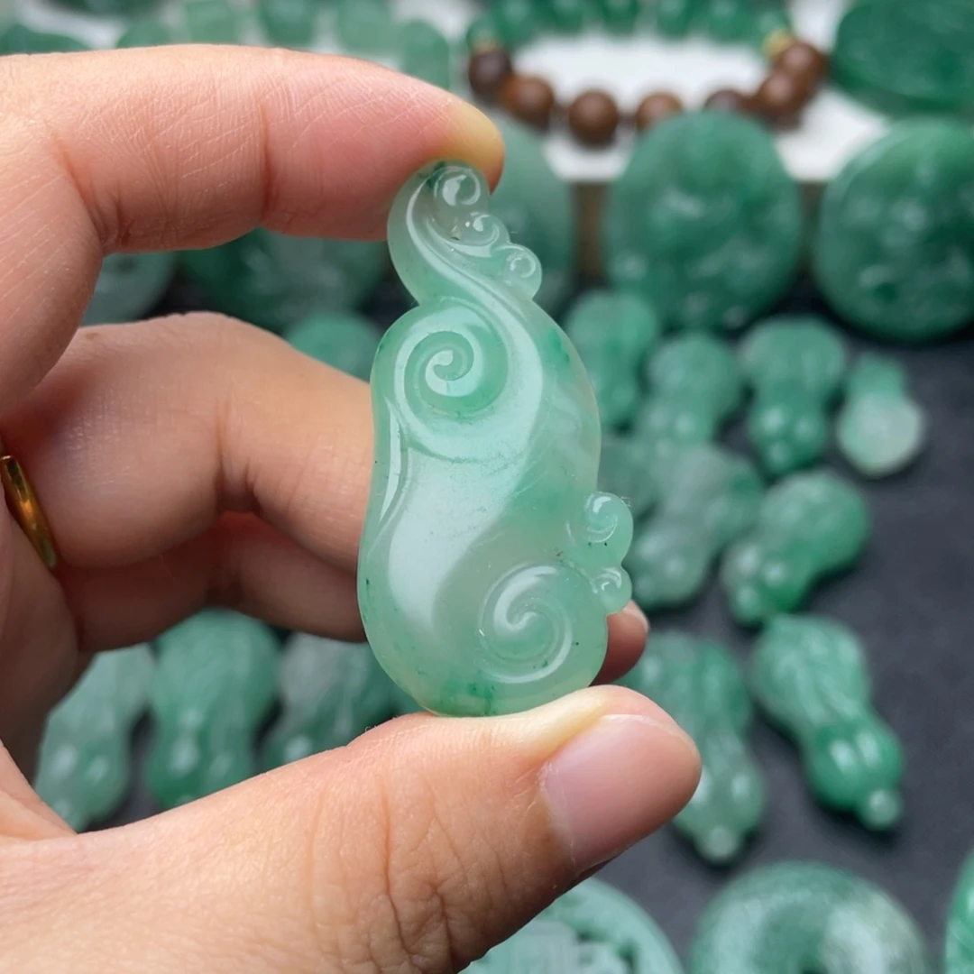 石英质玉未镶嵌颈饰