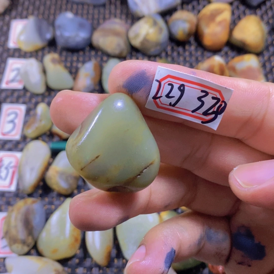 和田玉（糖玉）未镶嵌颈饰