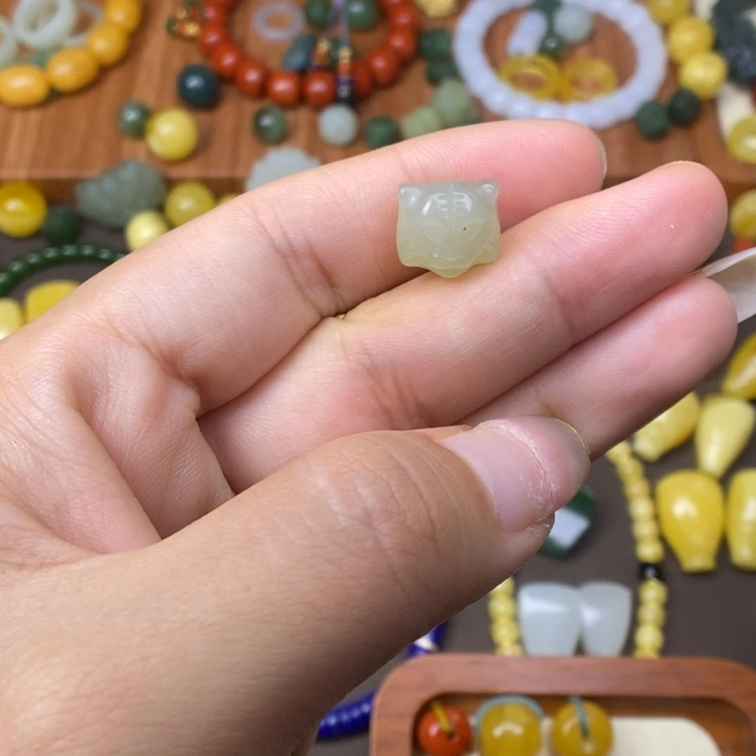 和田玉未镶嵌耳饰