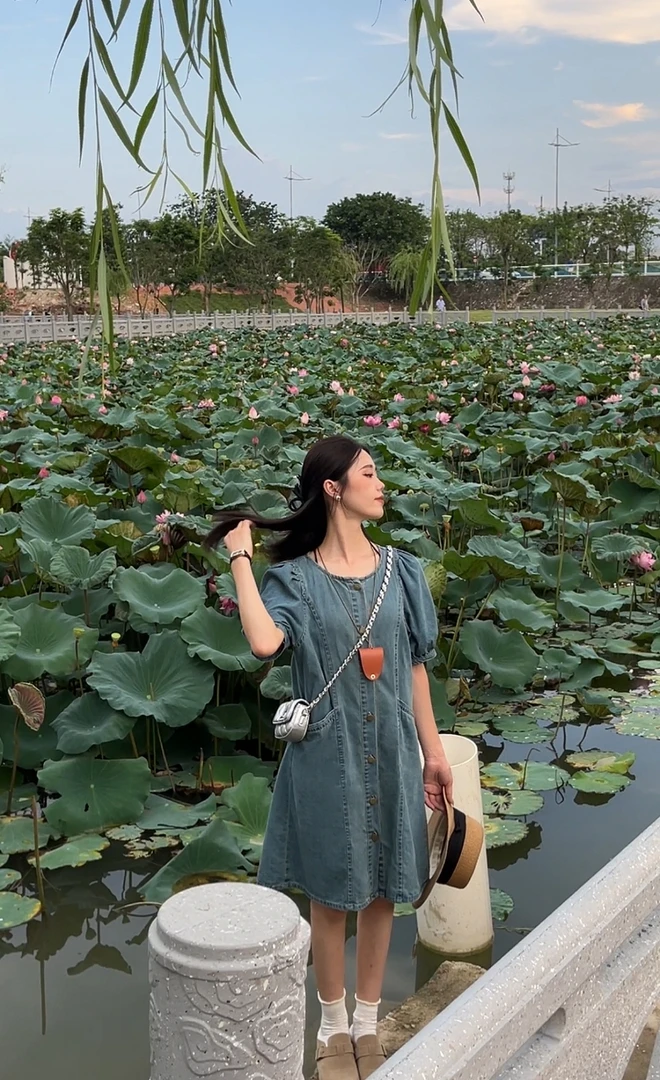 2025新款设计感法式蓝色泡泡袖气质连衣裙女装夏季牛仔裙子