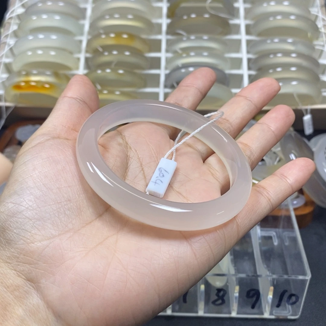 嗨***玛瑙/玉髓未镶嵌手镯