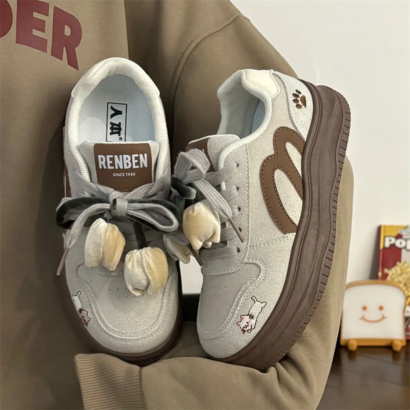 人本鞋子女款爆款2025秋季新款百搭爆款复古郁金香板鞋女鞋运动鞋