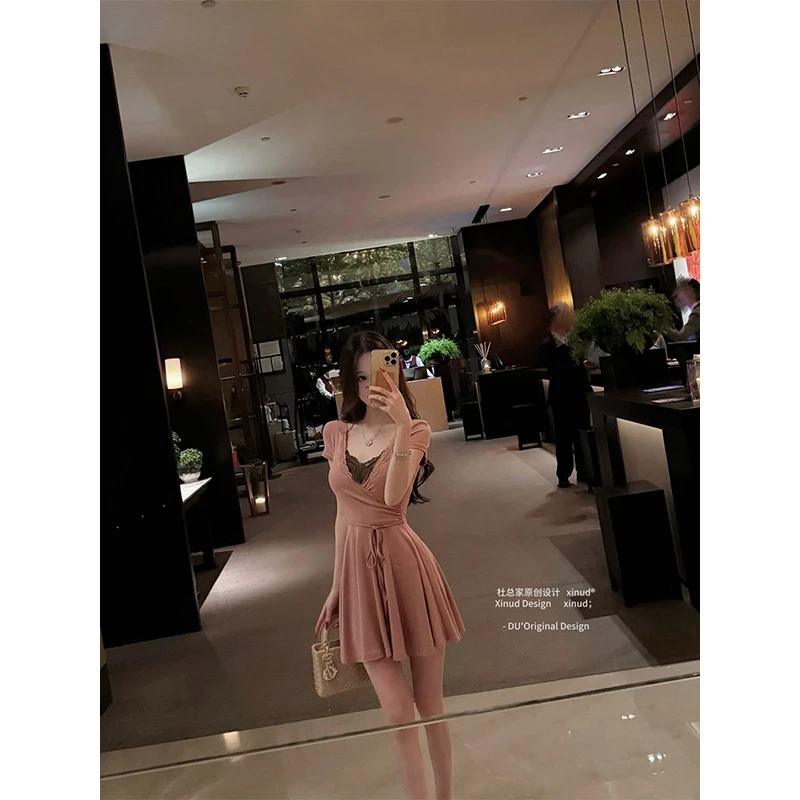 杜总家 窈窕女人香*原创气质姐姐纯色蕾丝打底收腰V领纯欲连衣裙