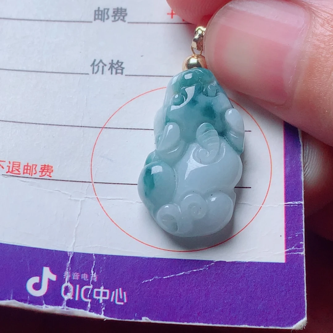 翡翠未镶嵌颈饰貔貅