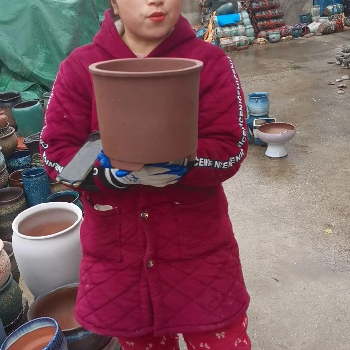 红陶瑕疵一个盆子。。