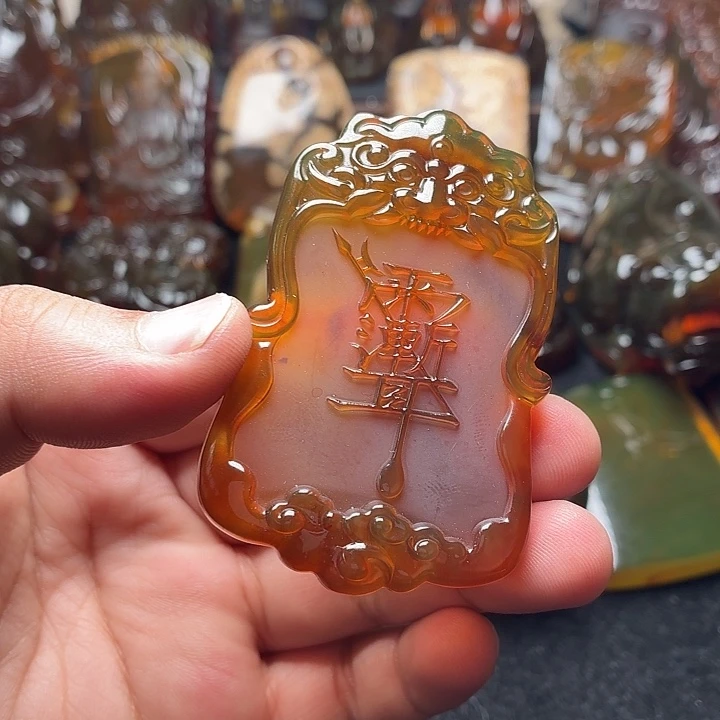 琥珀未镶嵌颈饰37