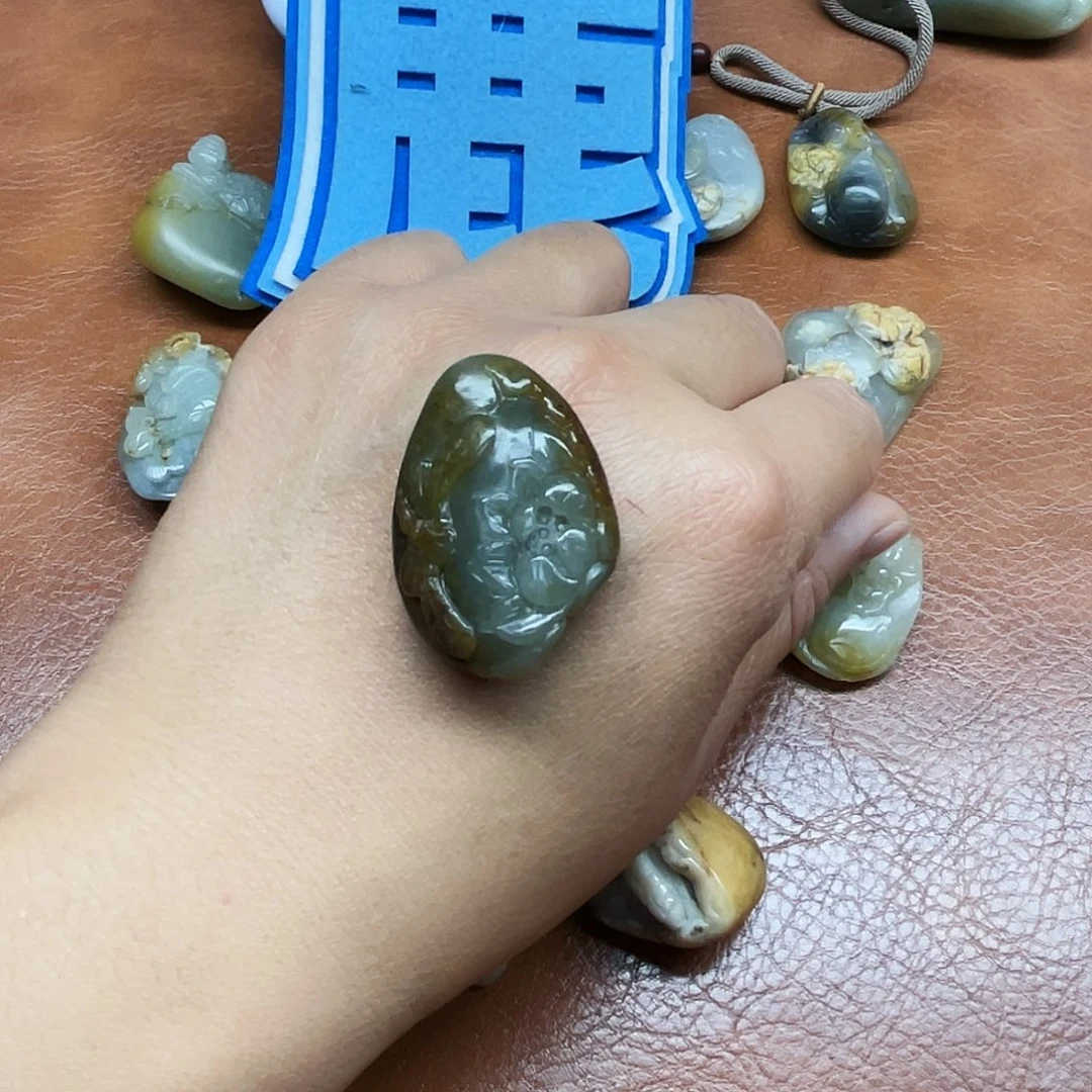 @***闭和田玉未镶嵌车挂