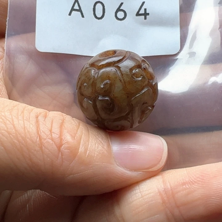 和田玉（糖玉）珠宝半成品未镶嵌云***哥