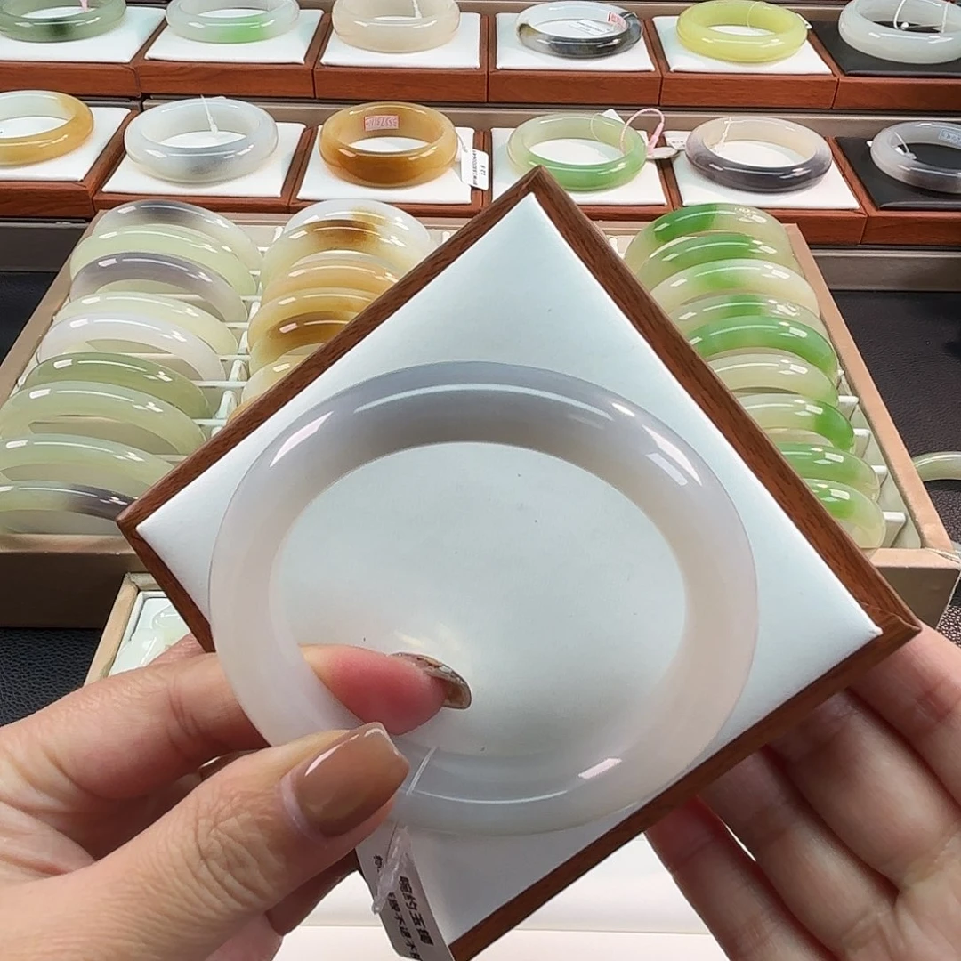 和田玉未镶嵌手镯57奶乎乎紫