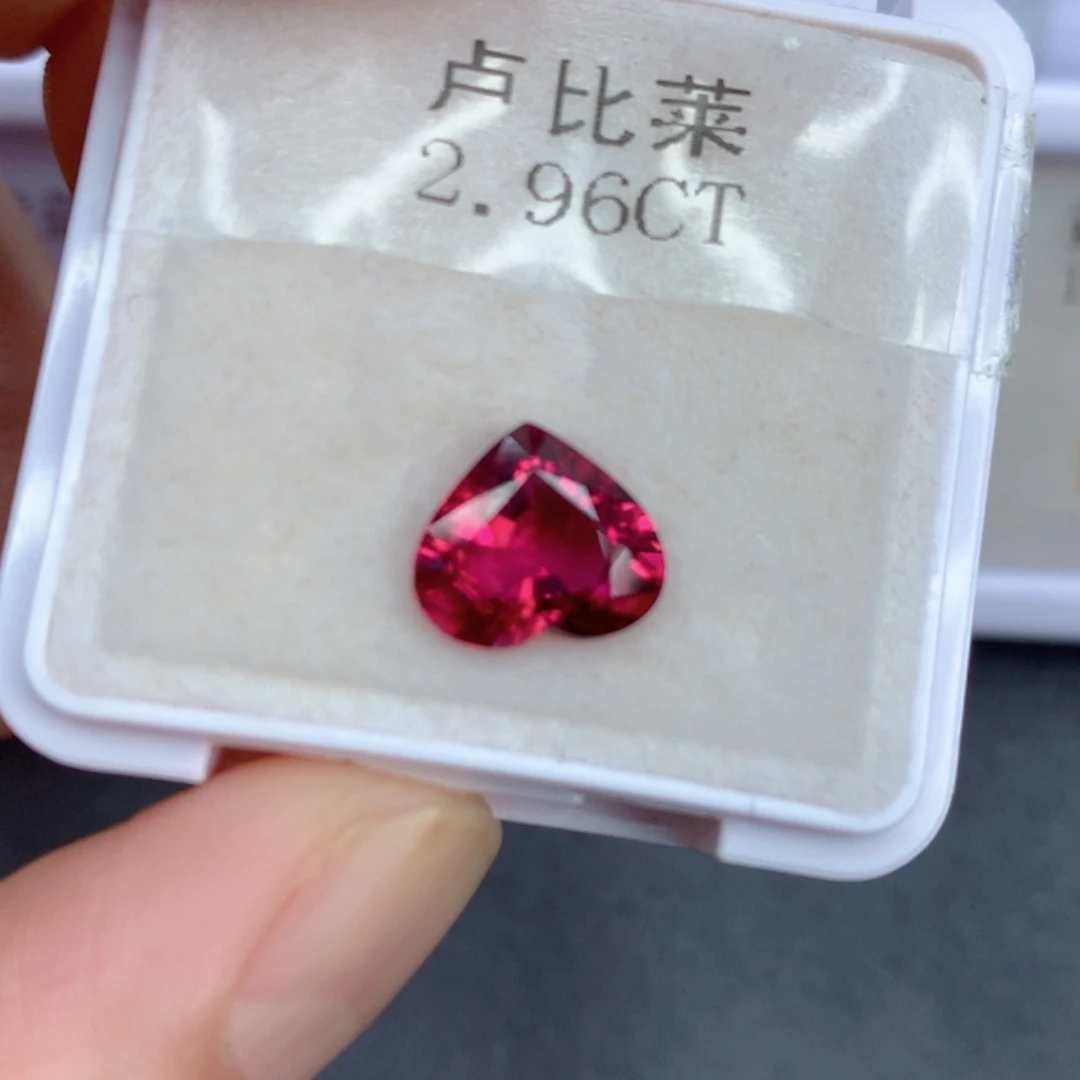 未镶嵌2.96克拉裸石红色碧玺