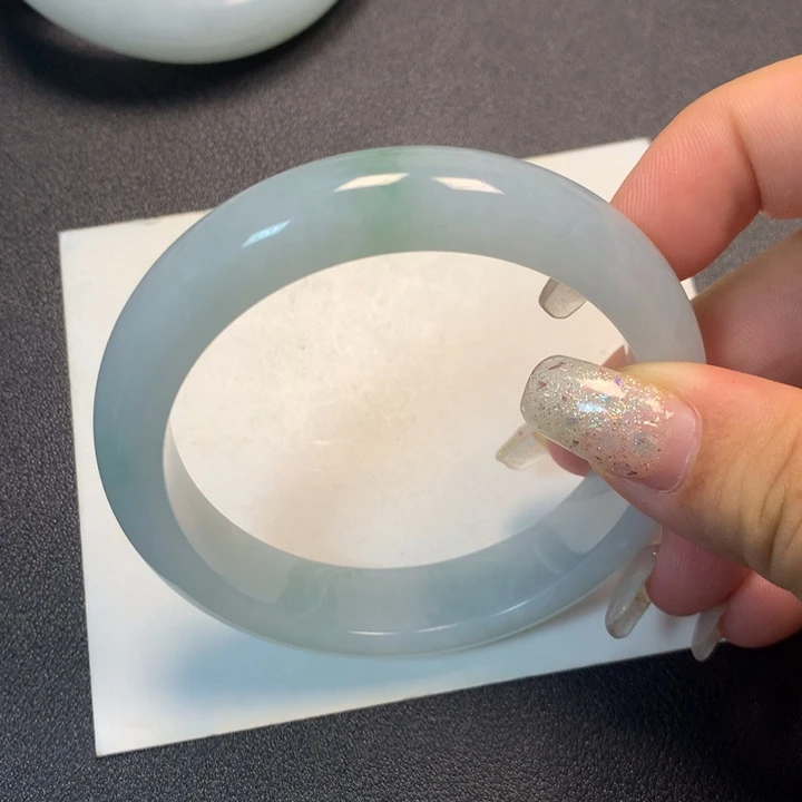 胖***豆翡翠未镶嵌手镯天然缅甸翡翠a货