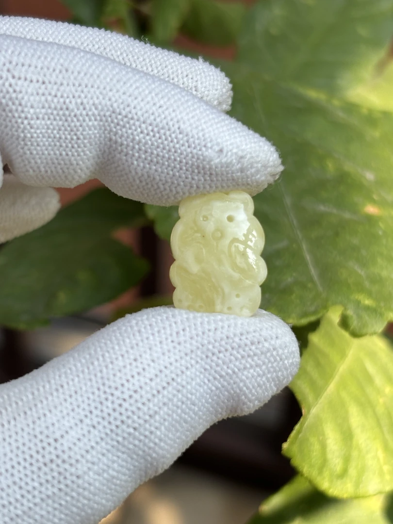 F0102天然蜜蜡琥珀小熊配饰13.9x18.4x9.3mm