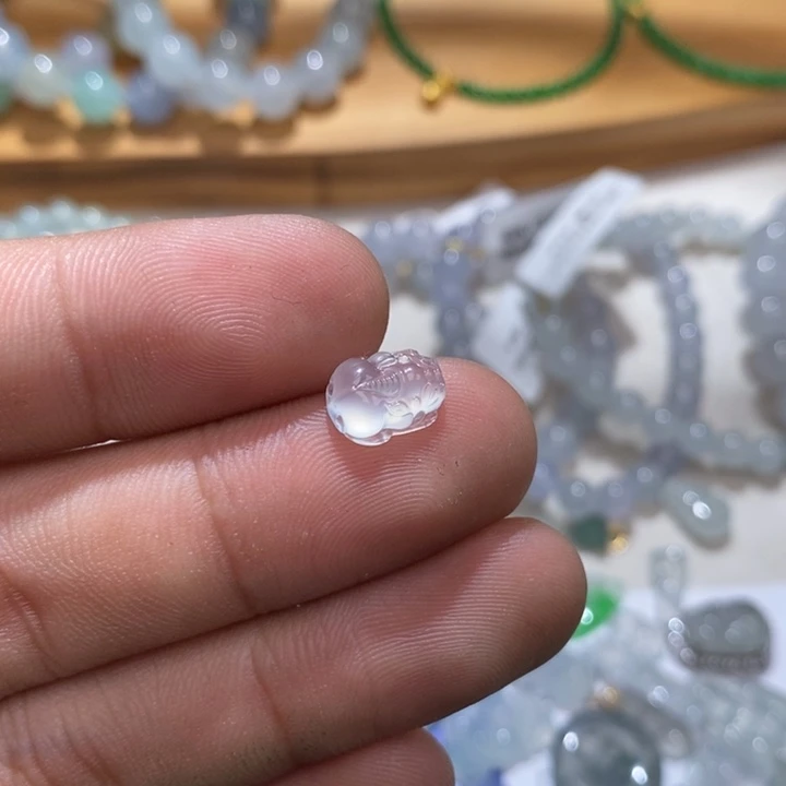 翡翠未镶嵌手链白冰貔貅