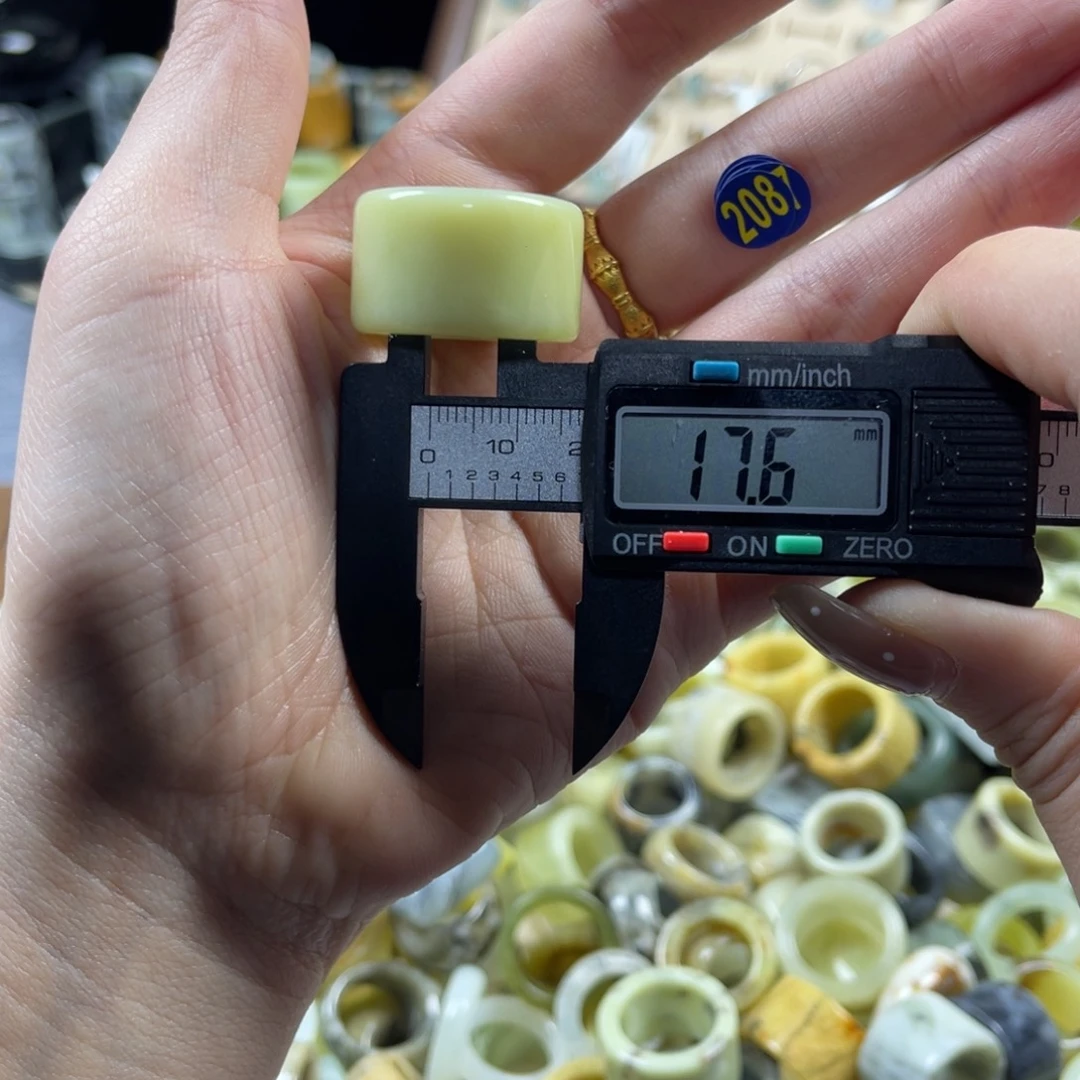 蛇纹石玉未镶嵌戒指