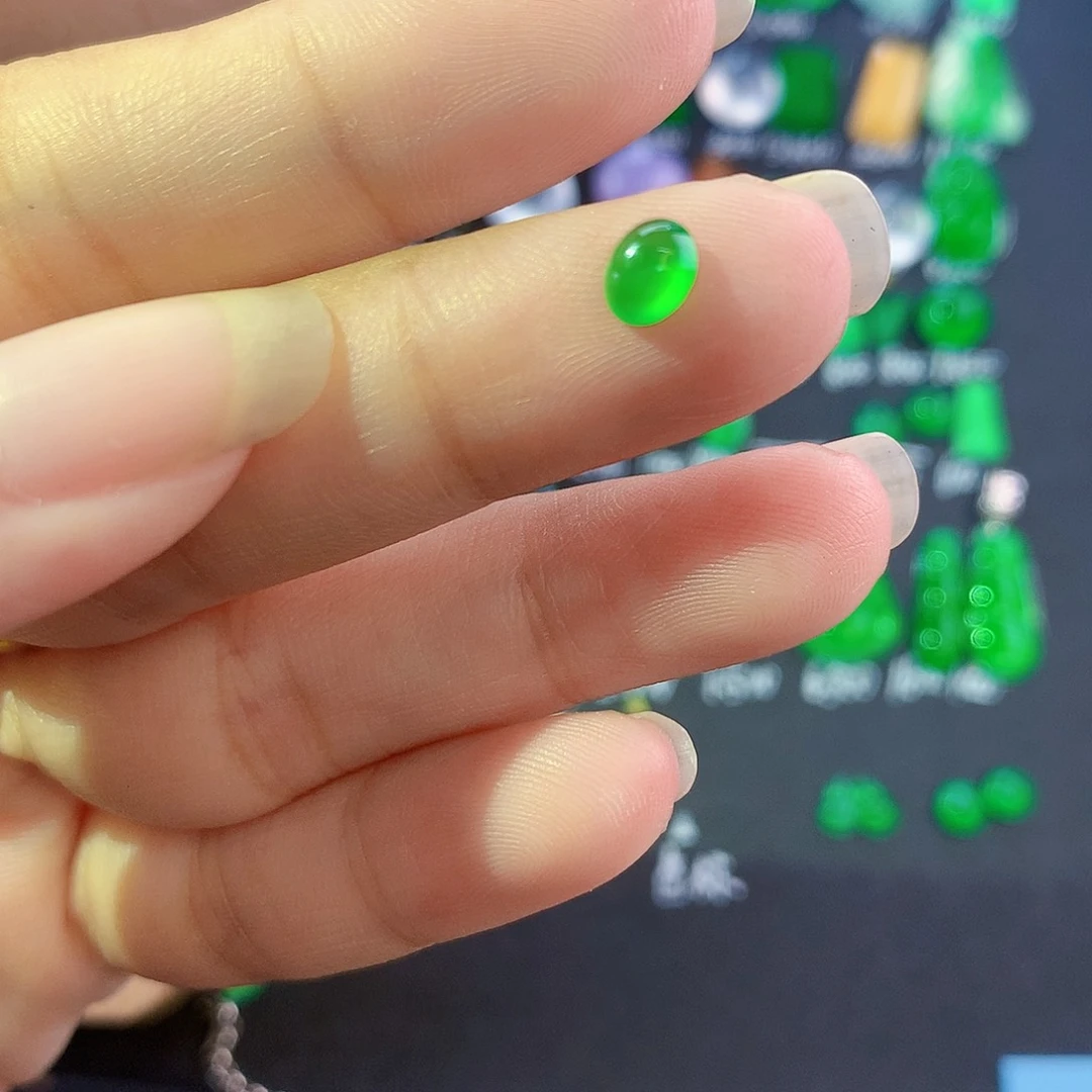 【闪购商品】翡翠未镶嵌颈饰木那绿蛋