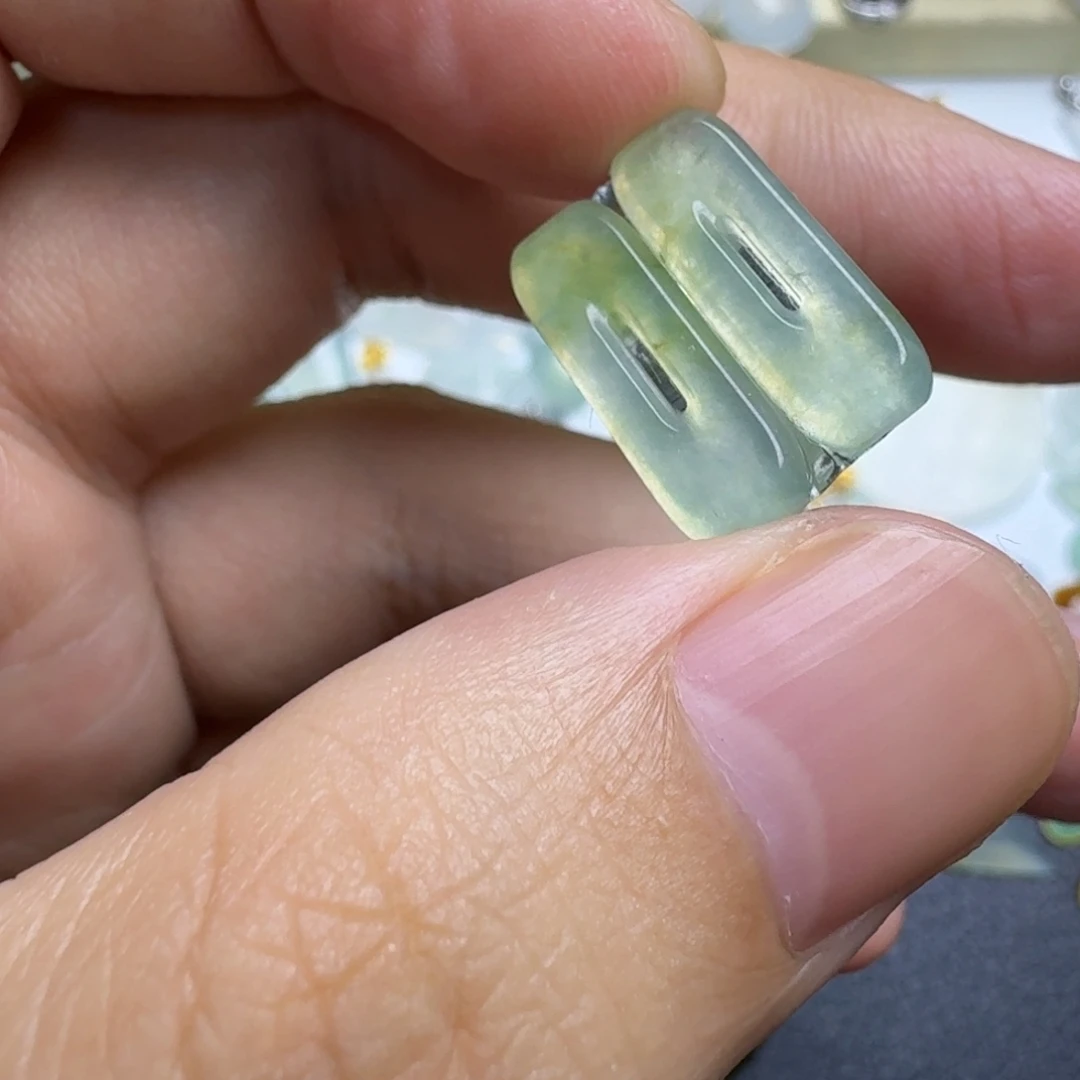 翡翠未镶嵌颈饰方扣一对
