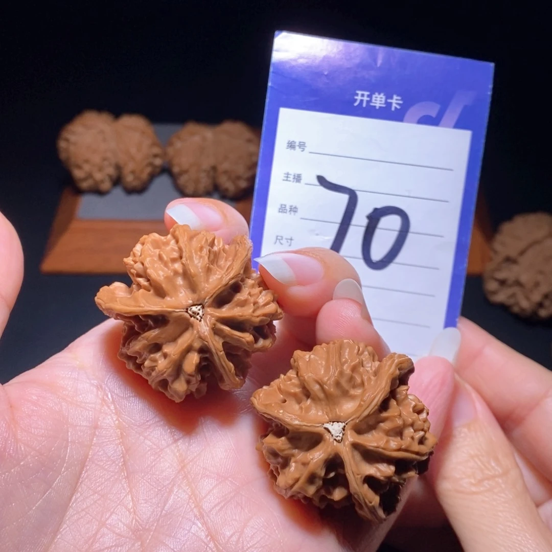 文玩核桃把件盘山三棱36左右无运费险偏远不包邮有修