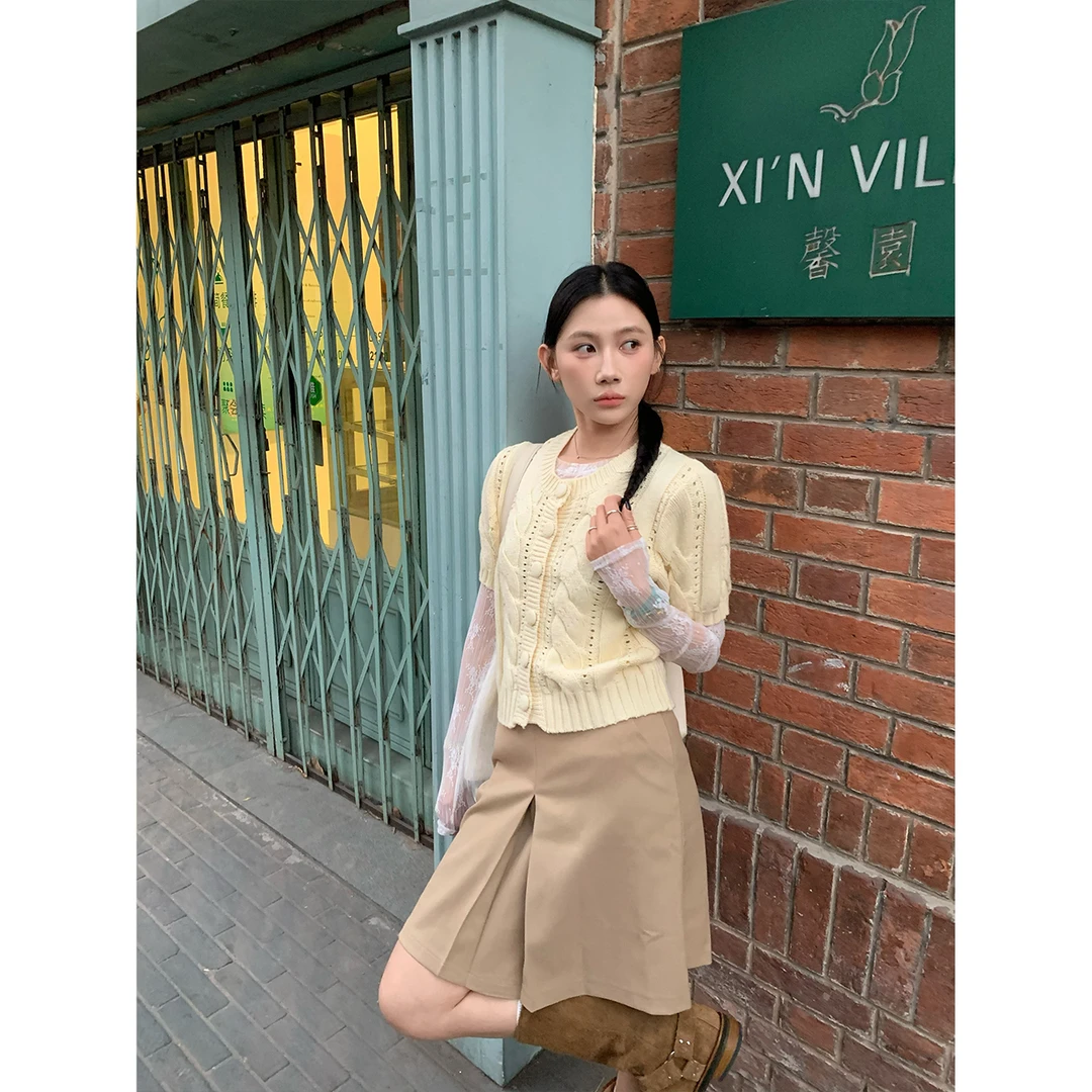 70不是七十【春日雏菊】早春韩系温柔镂空短袖麻花毛织开衫上衣