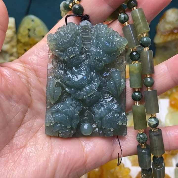 蛇纹石玉未镶嵌颈饰