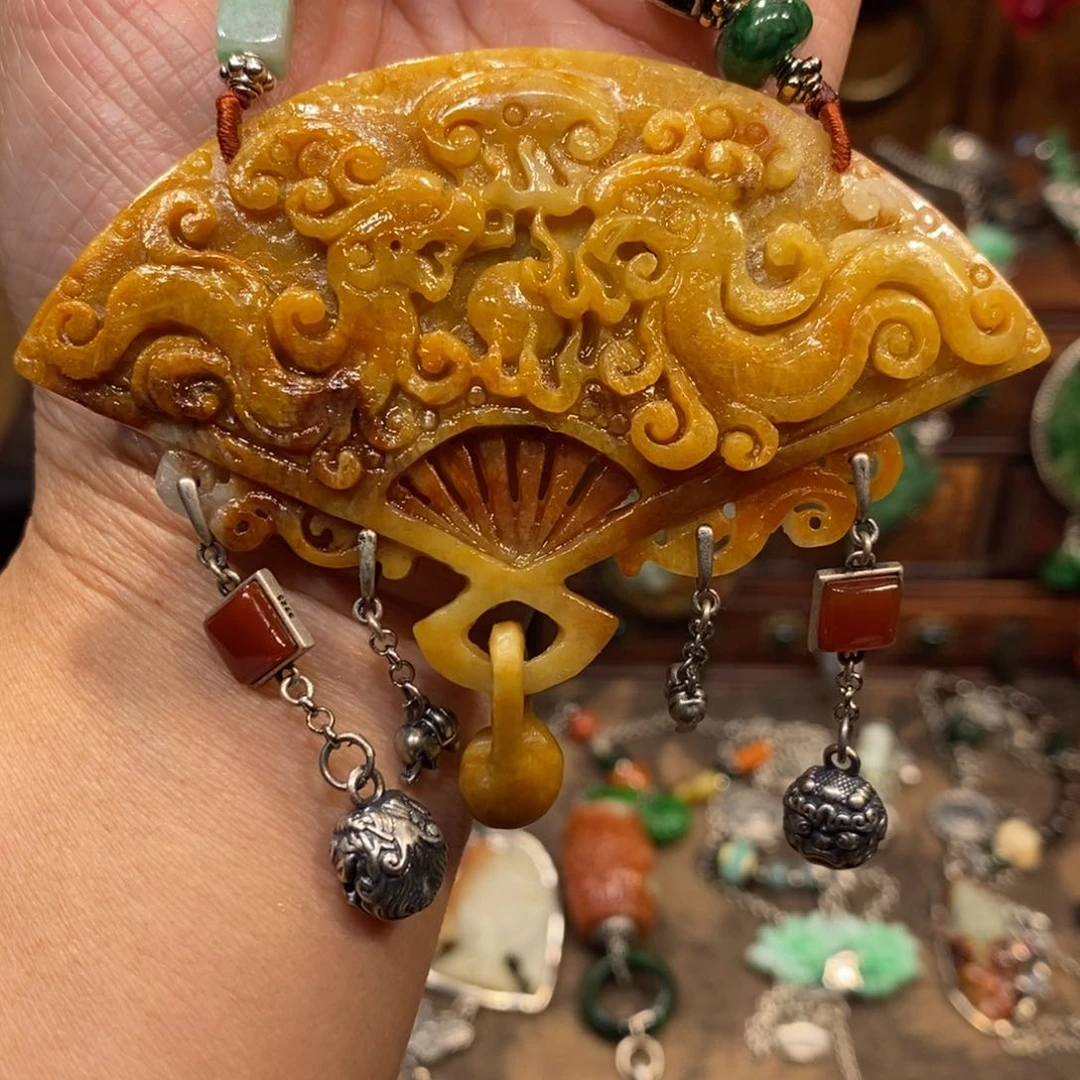 翡翠吊坠(赠链)未镶嵌