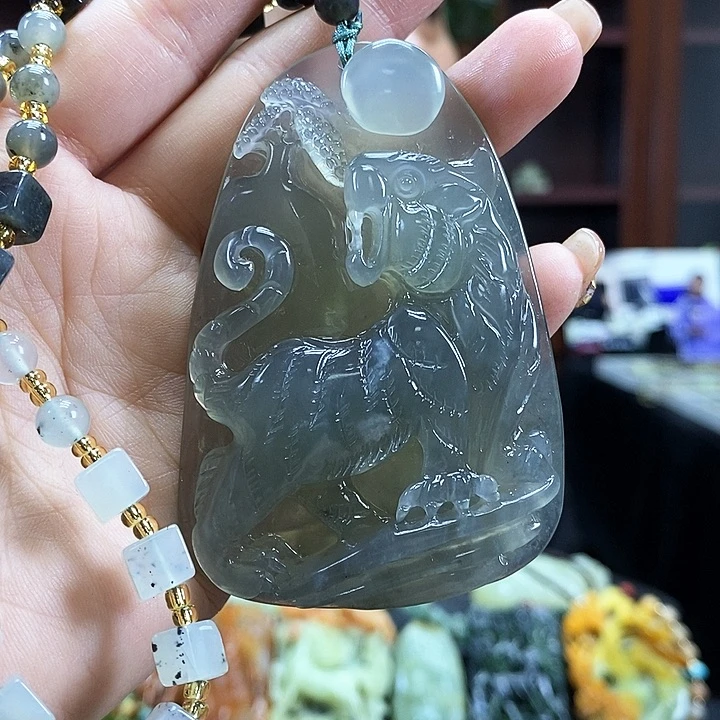 蛇纹石玉吊坠未镶嵌