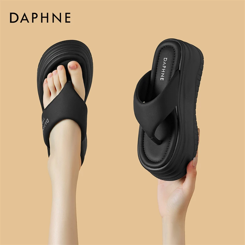 达芙妮人字拖鞋女2025夏季新款外穿夹趾厚底松糕凉拖时尚沙滩潮鞋